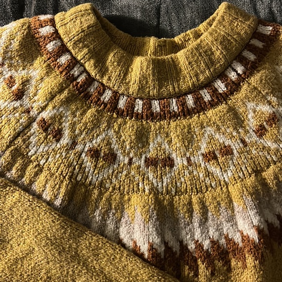 Warm Winter Sweater - Picture 3 of 4